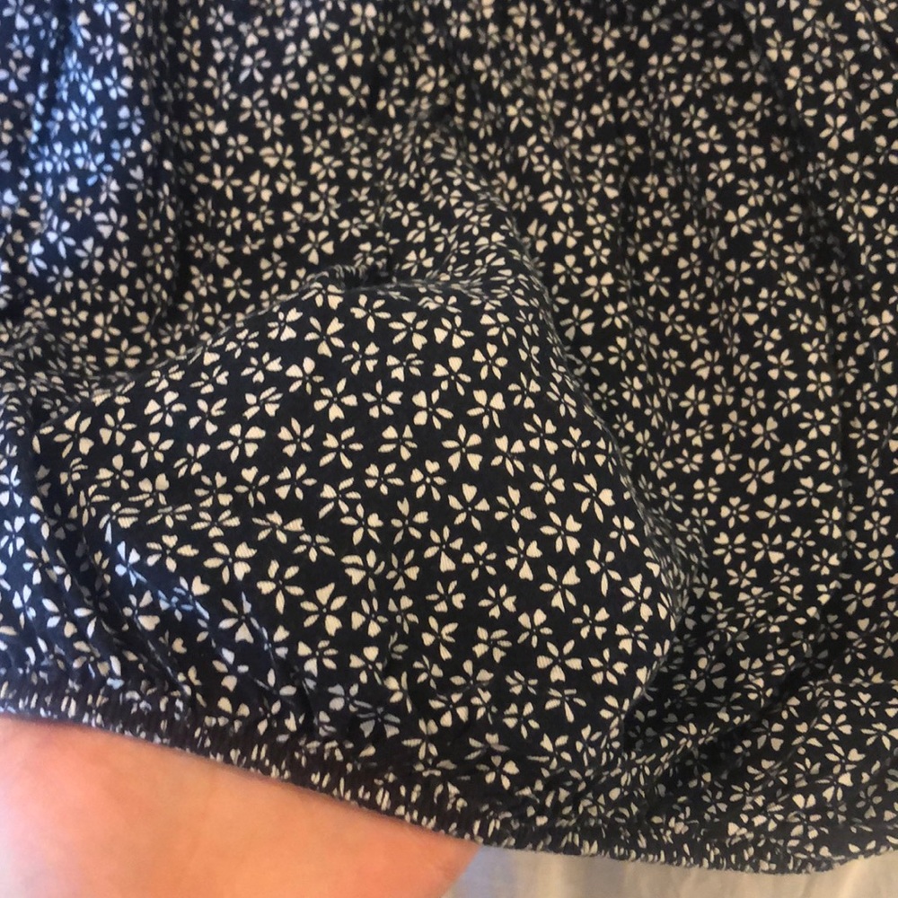 Brandy Melville Flower Off the Shoulder Crop Top - Picture 3 of 3